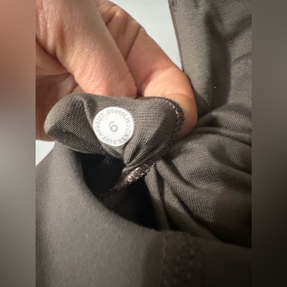 Lululemon long line high support green top size 6 - Picture 4 of 4